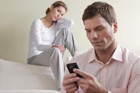 تأثير التكنولوجيا العصرية على العلاقات الزوجية الأسرية